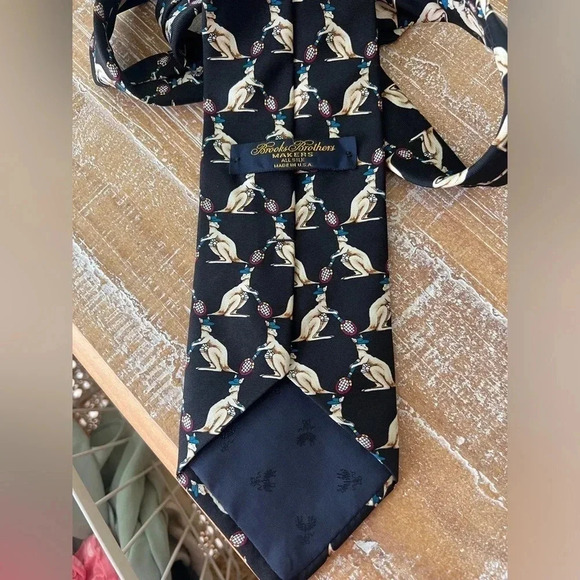 Brooks Brothers 100% Silk Tie kangaroos black navy red Wimbledon tennis racket - Picture 2 of 3